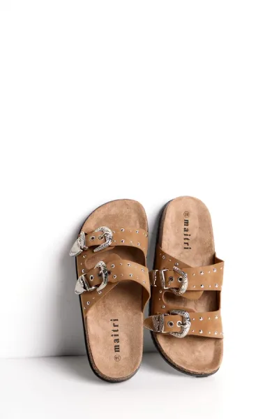 SANDALIA CON TACHAS